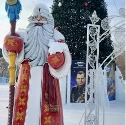 Центральная городская елка (Россия, Бийск) Петровский парк