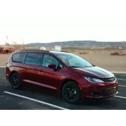 Автомобиль Chrysler Pacifica минивэн