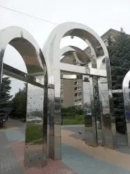 Достопримечательность Арка "Санта-Барбара" (Россия, Дзержинск)