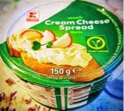 Кремовый сыр Kaufland smooth Crem cheese Spread Herbs